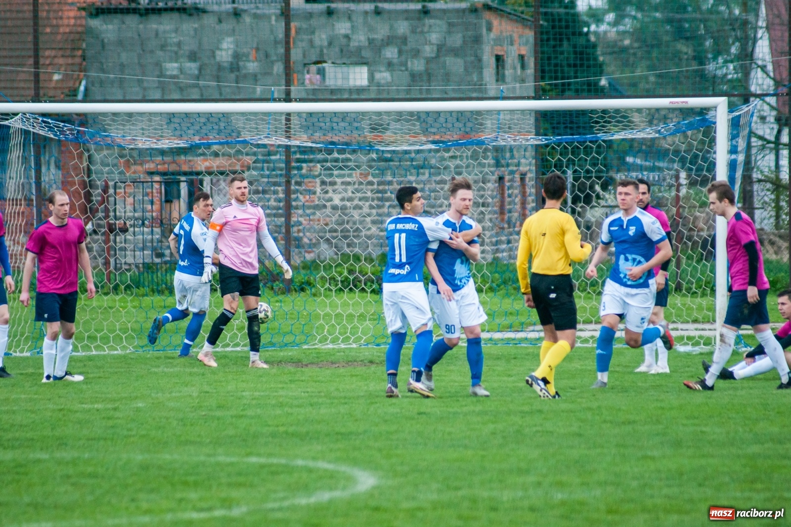 Zdjęcie w galerii na portalu naszraciborz.pl: Unia Racibórz nie potrafi odbić się od dna. Kolejna wygrana Krzyżanowic [FOTO] wiadomości z regionu