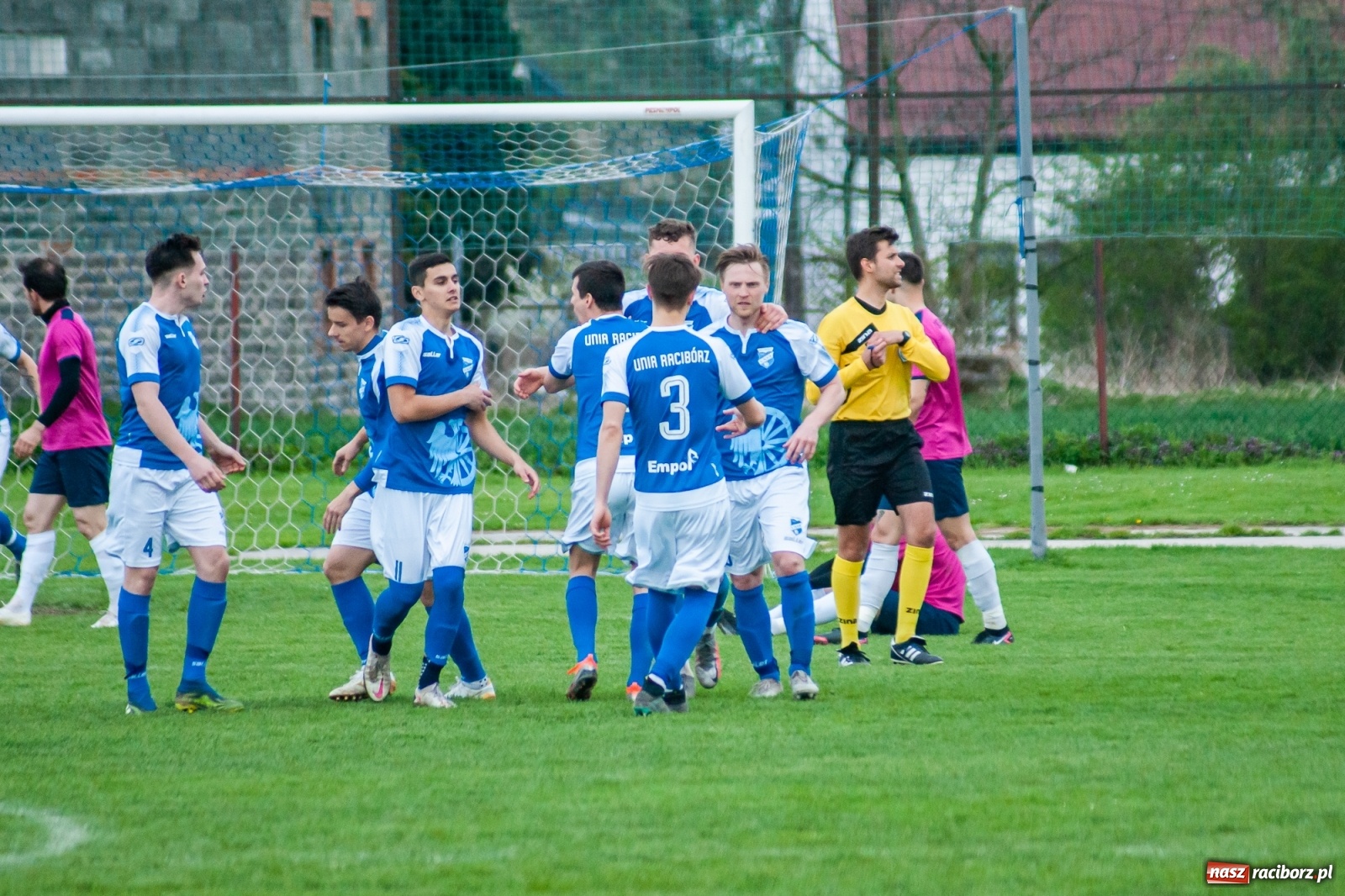 Zdjęcie w galerii na portalu naszraciborz.pl: Unia Racibórz nie potrafi odbić się od dna. Kolejna wygrana Krzyżanowic [FOTO] wiadomości z regionu