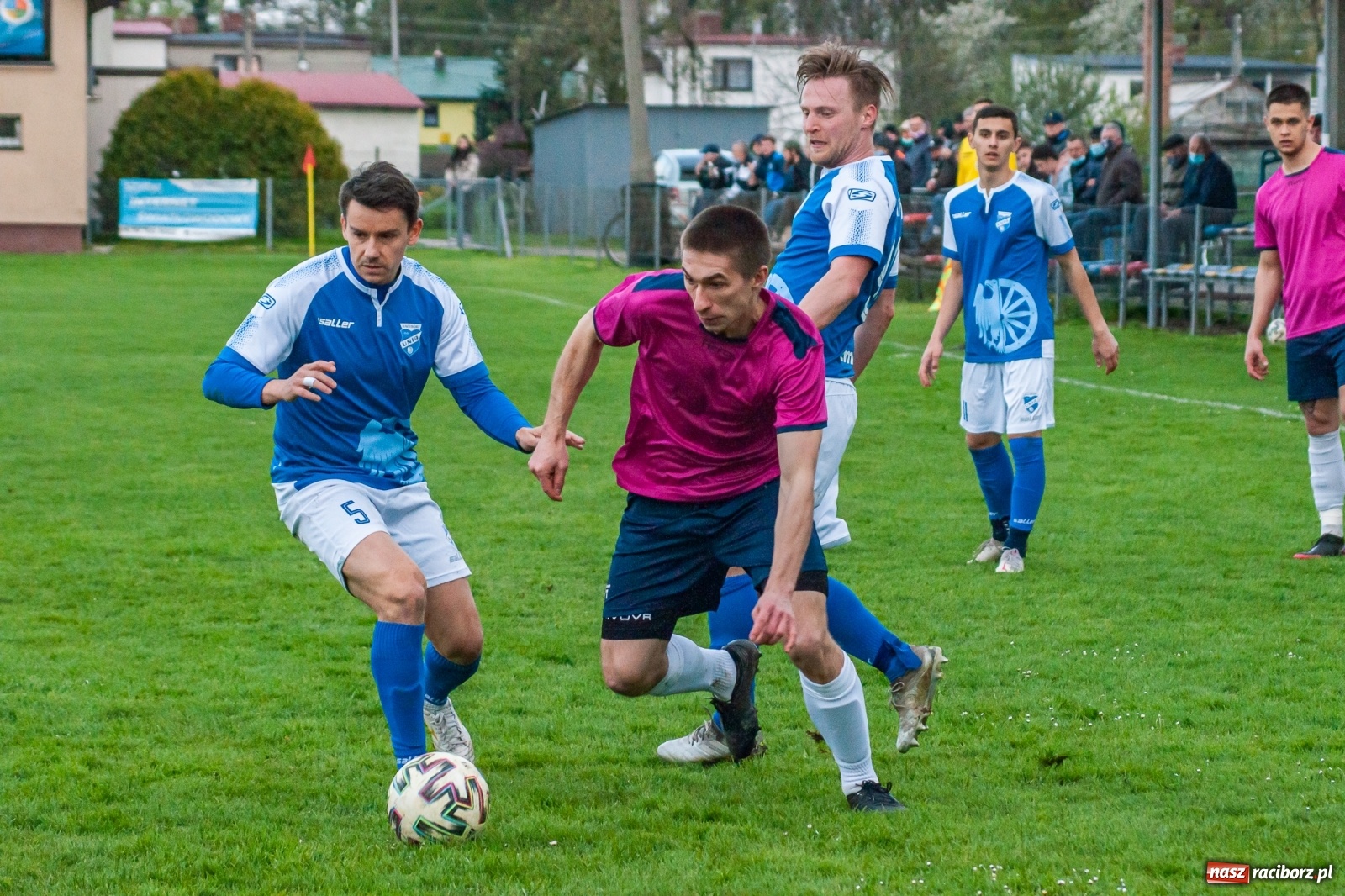 Zdjęcie w galerii na portalu naszraciborz.pl: Unia Racibórz nie potrafi odbić się od dna. Kolejna wygrana Krzyżanowic [FOTO] wiadomości z regionu