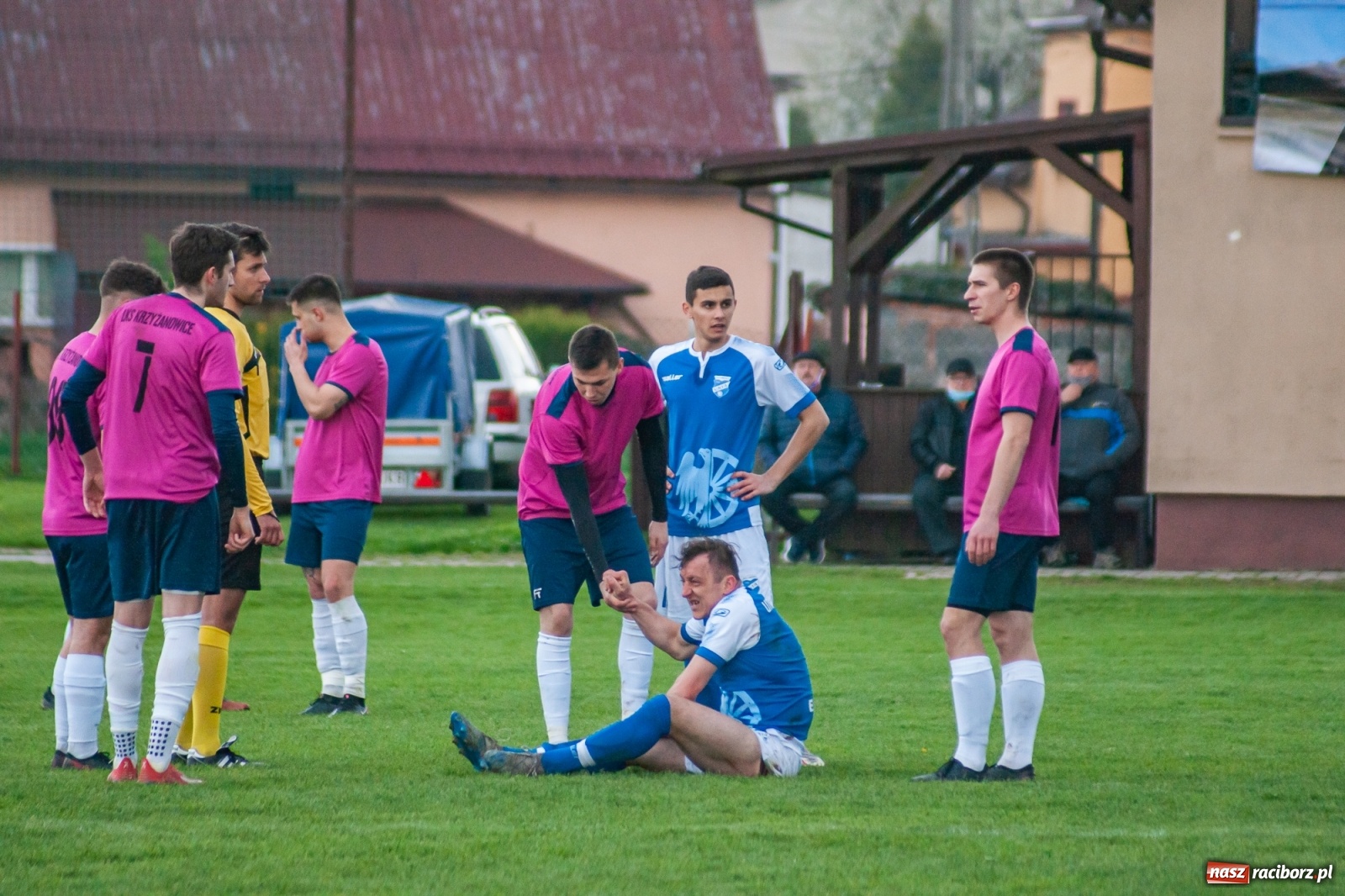 Zdjęcie w galerii na portalu naszraciborz.pl: Unia Racibórz nie potrafi odbić się od dna. Kolejna wygrana Krzyżanowic [FOTO] wiadomości z regionu
