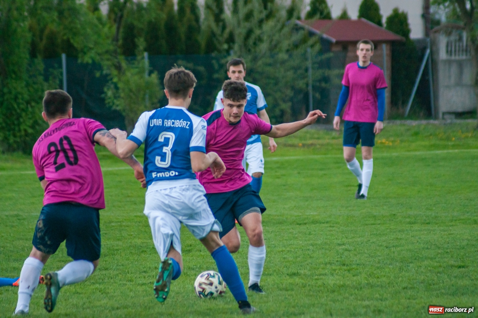 Zdjęcie w galerii na portalu naszraciborz.pl: Unia Racibórz nie potrafi odbić się od dna. Kolejna wygrana Krzyżanowic [FOTO] wiadomości z regionu