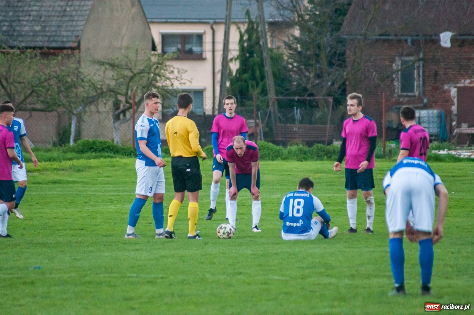 Zdjęcie w galerii na portalu naszraciborz.pl: Unia Racibórz nie potrafi odbić się od dna. Kolejna wygrana Krzyżanowic [FOTO] wiadomości z regionu