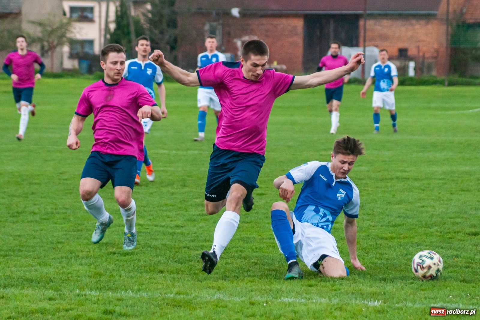 Zdjęcie w galerii na portalu naszraciborz.pl: Unia Racibórz nie potrafi odbić się od dna. Kolejna wygrana Krzyżanowic [FOTO] wiadomości z regionu