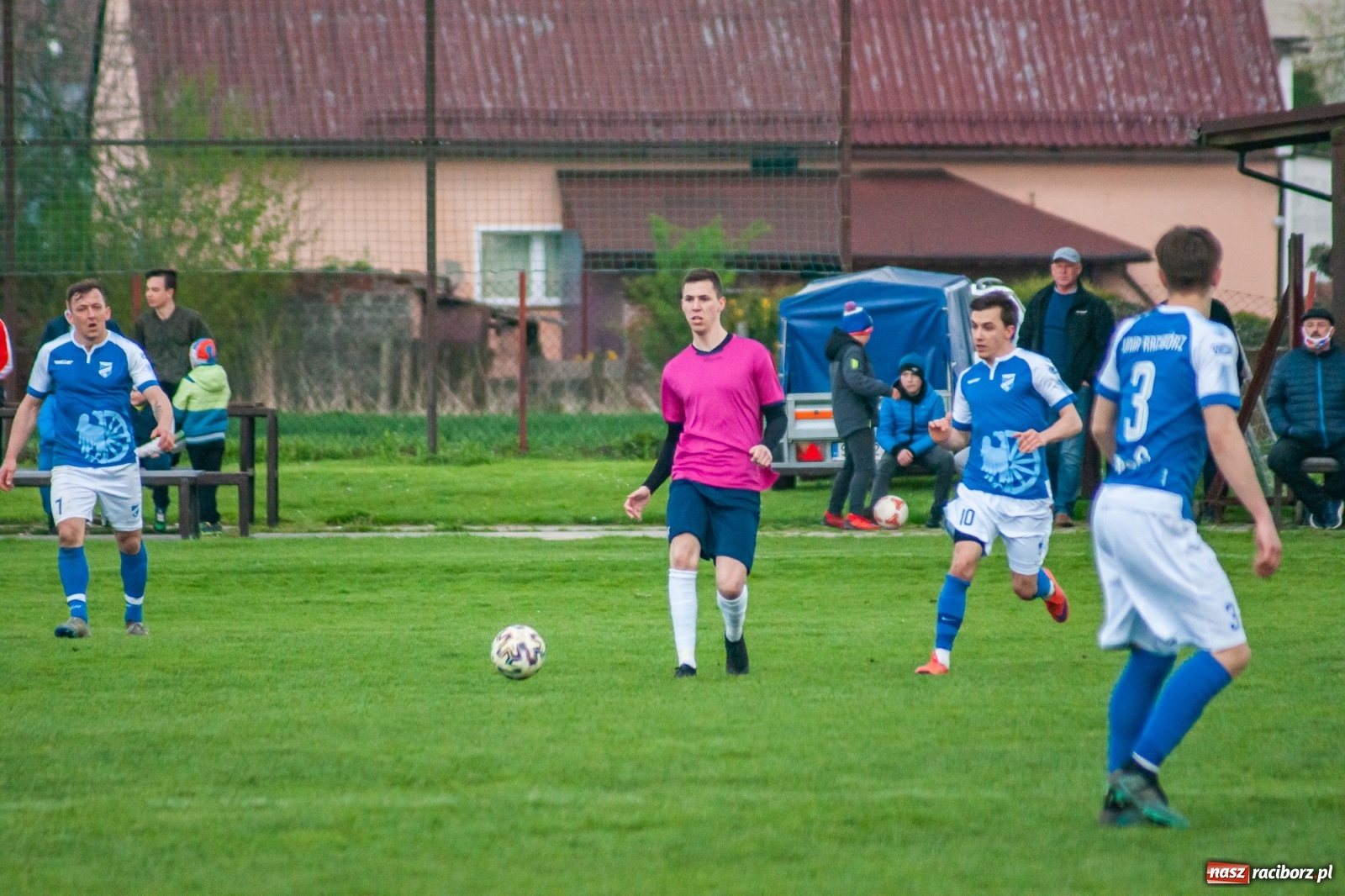 Zdjęcie w galerii na portalu naszraciborz.pl: Unia Racibórz nie potrafi odbić się od dna. Kolejna wygrana Krzyżanowic [FOTO] wiadomości z regionu