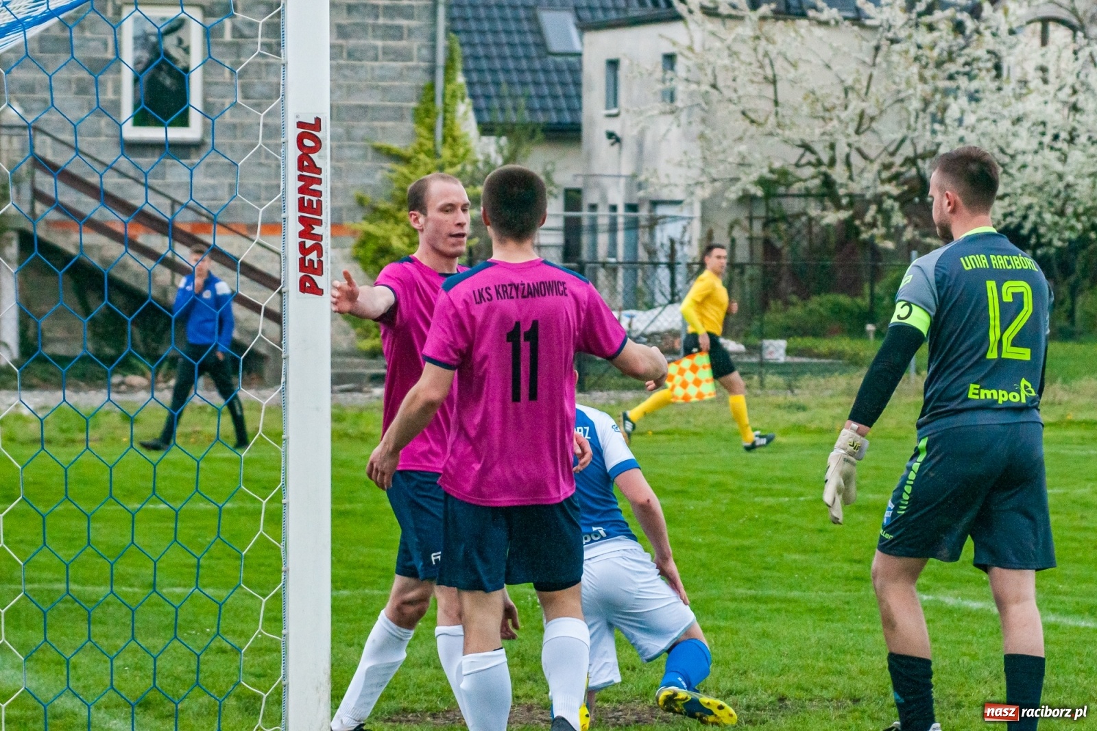 Zdjęcie w galerii na portalu naszraciborz.pl: Unia Racibórz nie potrafi odbić się od dna. Kolejna wygrana Krzyżanowic [FOTO] wiadomości z regionu