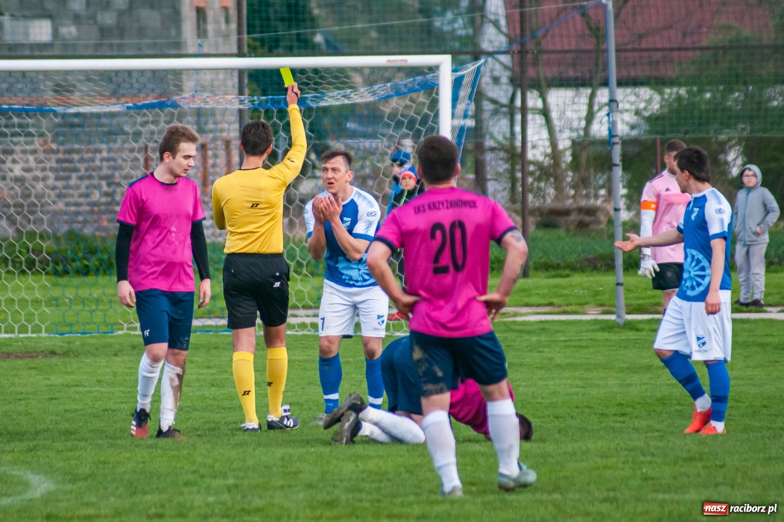 Zdjęcie w galerii na portalu naszraciborz.pl: Unia Racibórz nie potrafi odbić się od dna. Kolejna wygrana Krzyżanowic [FOTO] wiadomości z regionu