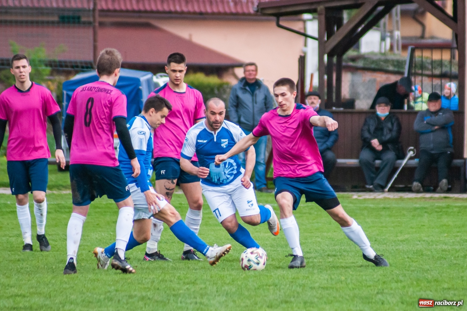 Zdjęcie w galerii na portalu naszraciborz.pl: Unia Racibórz nie potrafi odbić się od dna. Kolejna wygrana Krzyżanowic [FOTO] wiadomości z regionu