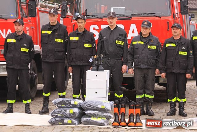 Zdjęcie w galerii na portalu naszraciborz.pl: Strażacy ochotnicy dostali sprzęt wiadomości z regionu