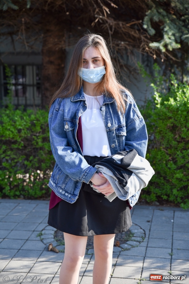 Zdjęcie w galerii na portalu naszraciborz.pl: Ruszyły matury 2021. Lalka i Ziemia Obiecana z języka polskiego wiadomości z regionu