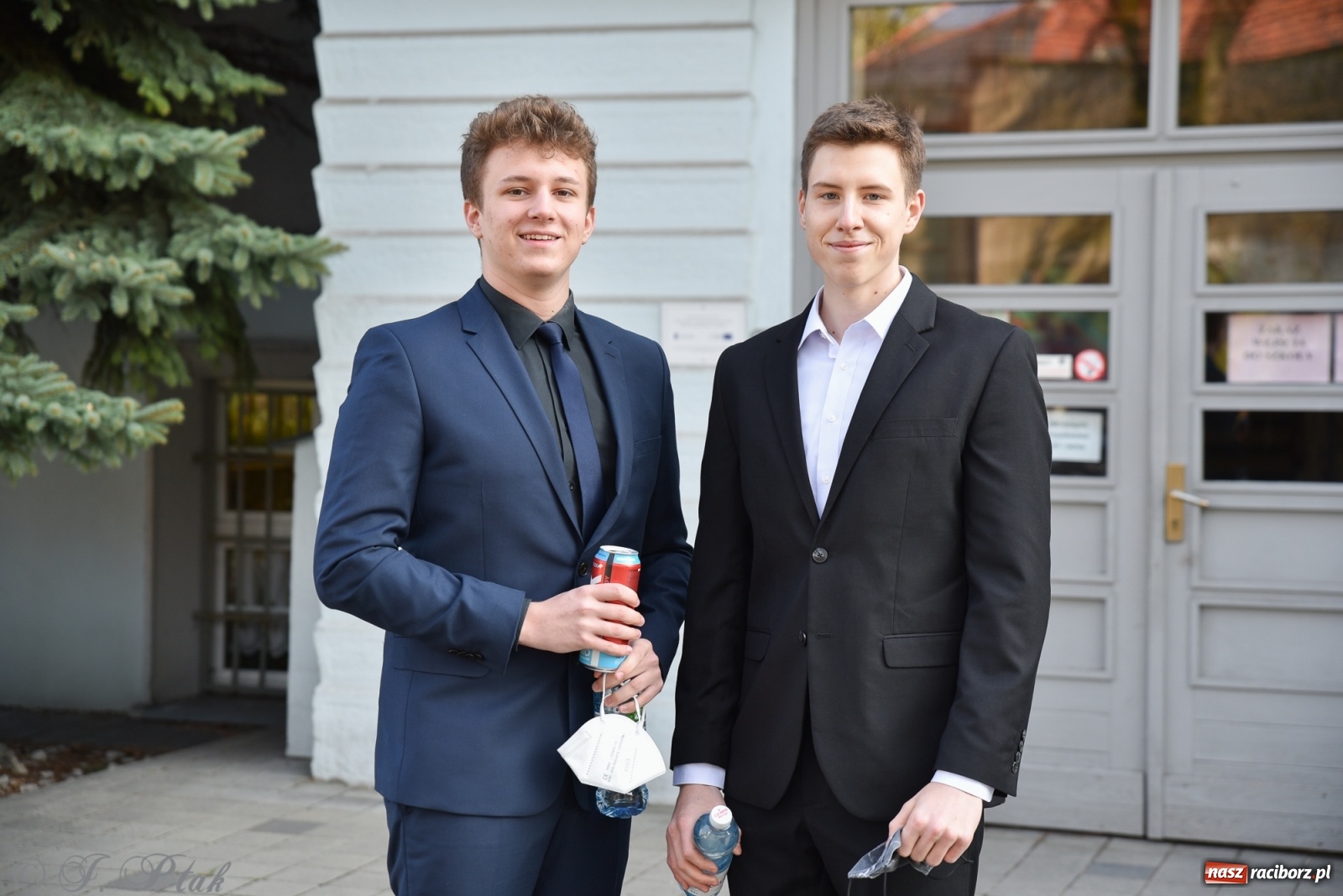 Zdjęcie w galerii na portalu naszraciborz.pl: Ruszyły matury 2021. Lalka i Ziemia Obiecana z języka polskiego wiadomości z regionu