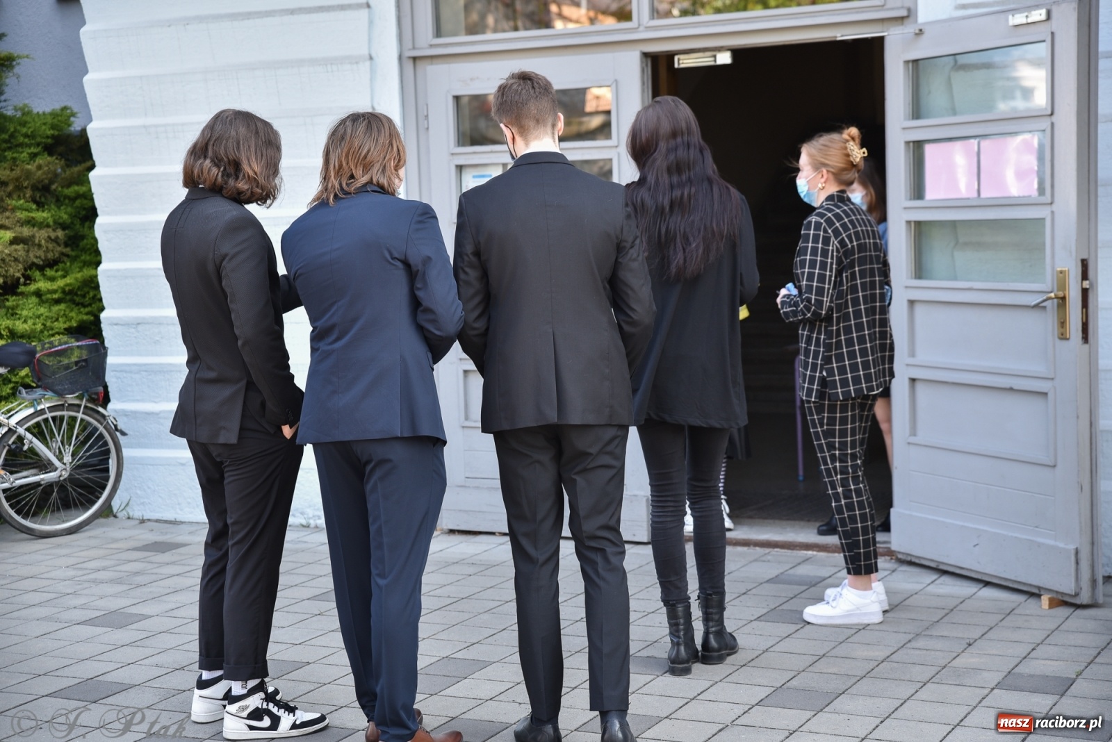 Zdjęcie w galerii na portalu naszraciborz.pl: Ruszyły matury 2021. Lalka i Ziemia Obiecana z języka polskiego wiadomości z regionu