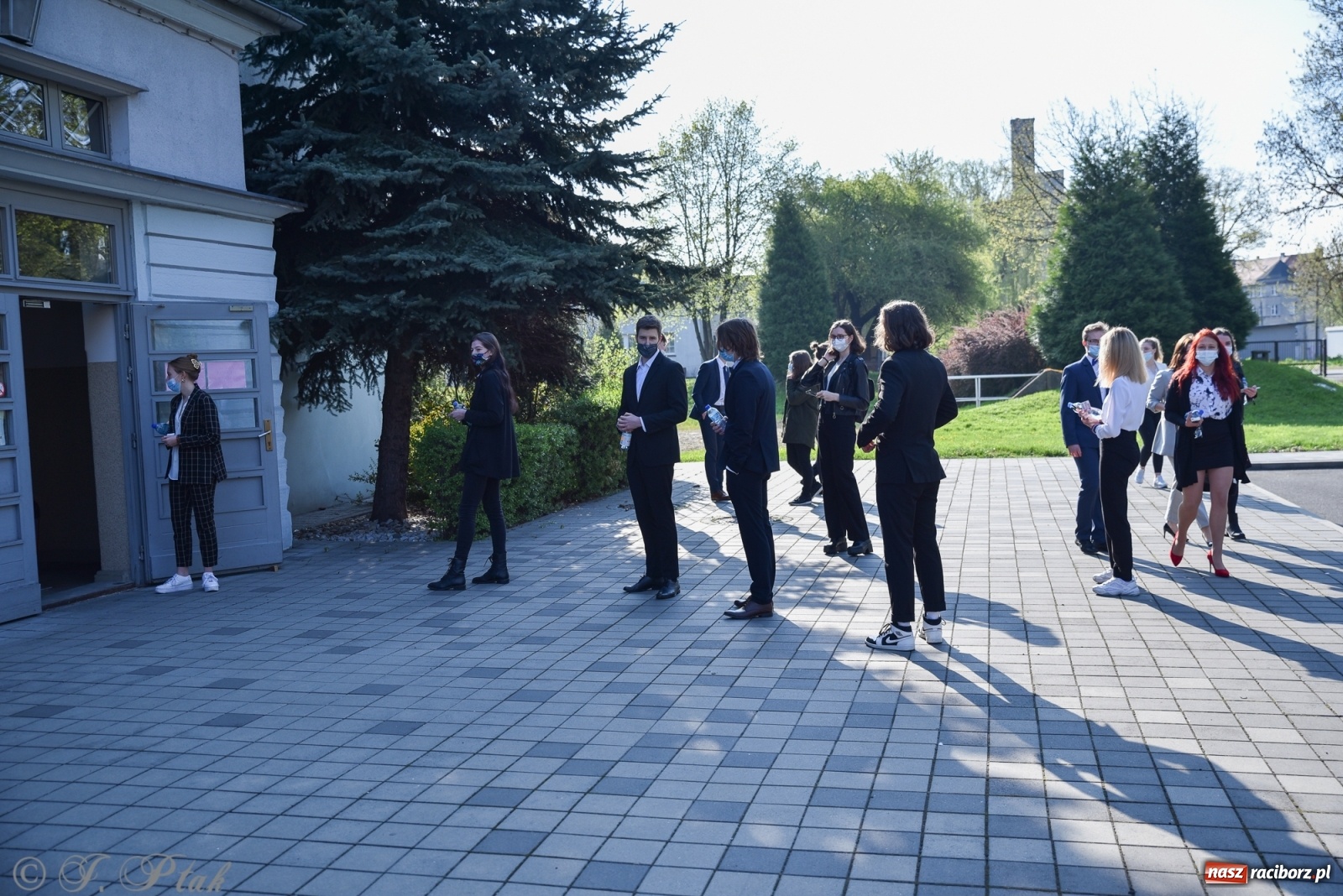 Zdjęcie w galerii na portalu naszraciborz.pl: Ruszyły matury 2021. Lalka i Ziemia Obiecana z języka polskiego wiadomości z regionu