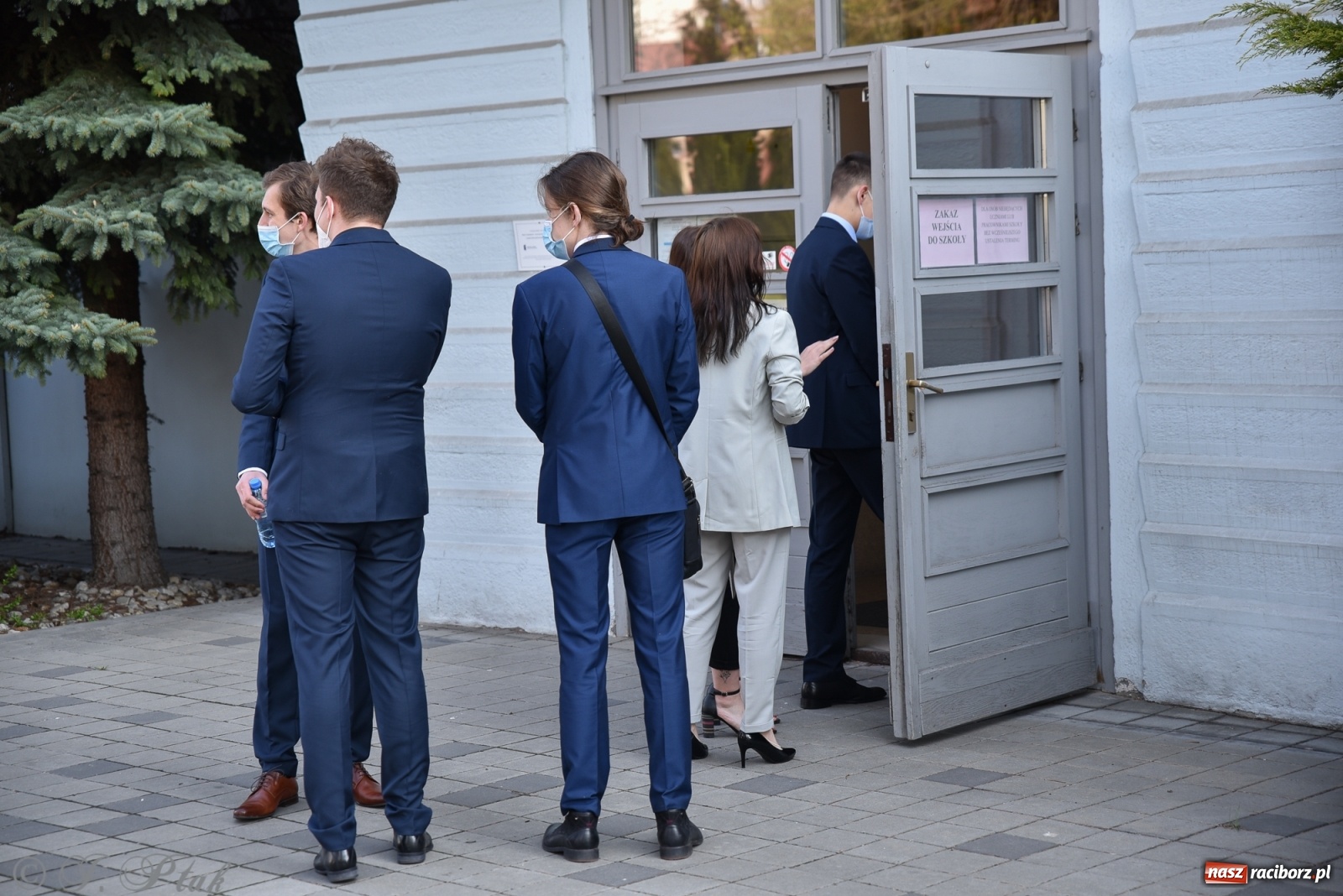 Zdjęcie w galerii na portalu naszraciborz.pl: Ruszyły matury 2021. Lalka i Ziemia Obiecana z języka polskiego wiadomości z regionu