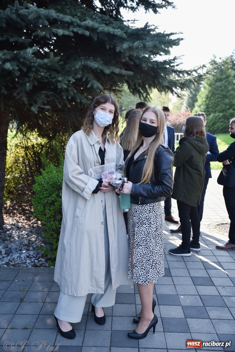 Zdjęcie w galerii na portalu naszraciborz.pl: Ruszyły matury 2021. Lalka i Ziemia Obiecana z języka polskiego wiadomości z regionu