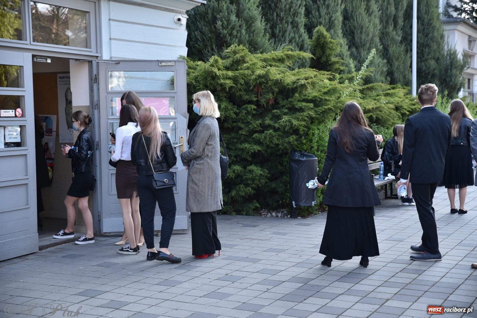 Zdjęcie w galerii na portalu naszraciborz.pl: Ruszyły matury 2021. Lalka i Ziemia Obiecana z języka polskiego wiadomości z regionu