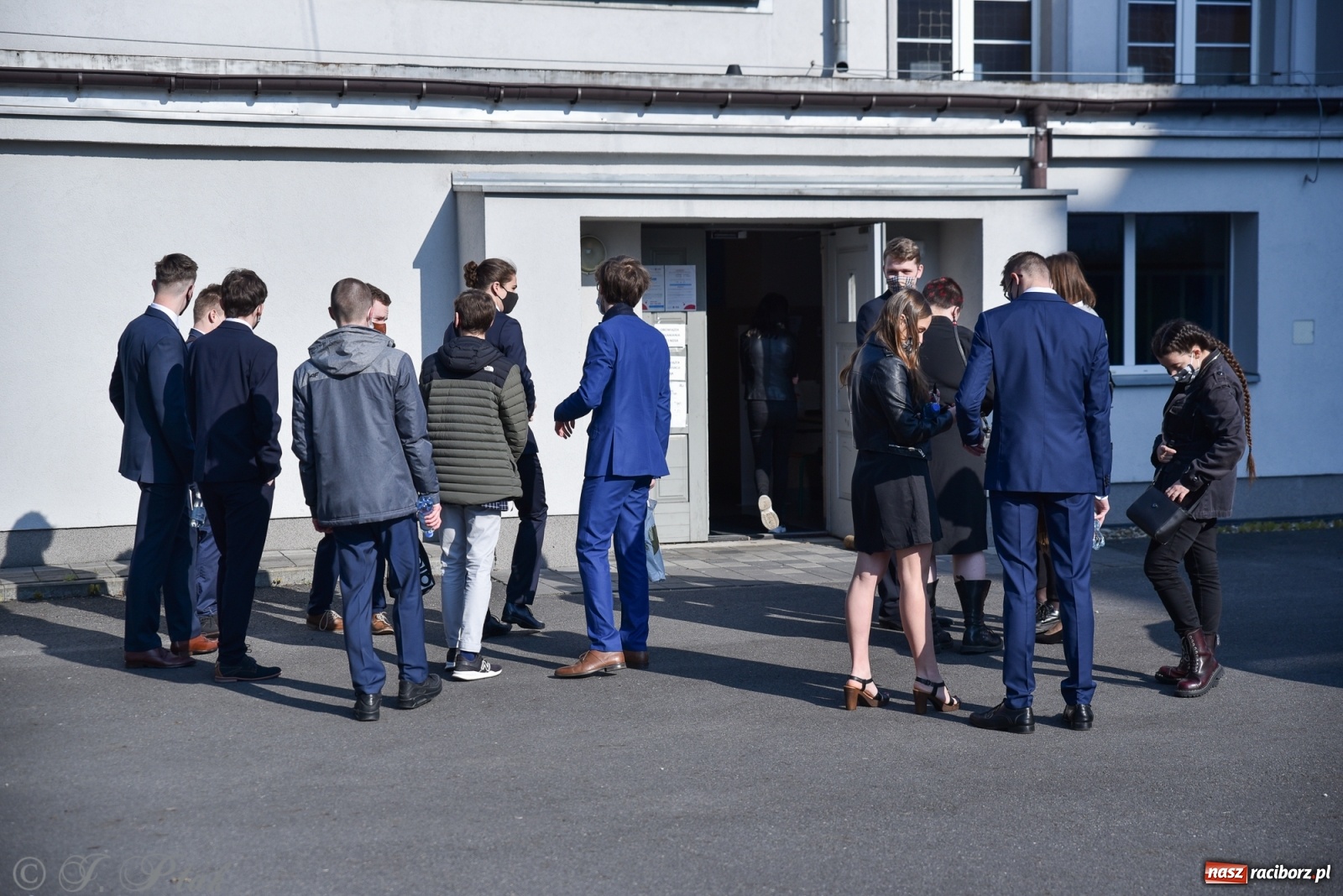 Zdjęcie w galerii na portalu naszraciborz.pl: Ruszyły matury 2021. Lalka i Ziemia Obiecana z języka polskiego wiadomości z regionu