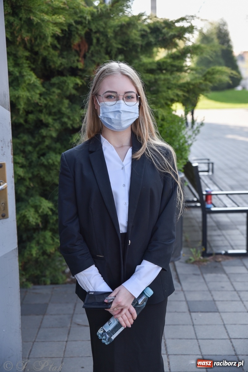 Zdjęcie w galerii na portalu naszraciborz.pl: Ruszyły matury 2021. Lalka i Ziemia Obiecana z języka polskiego wiadomości z regionu