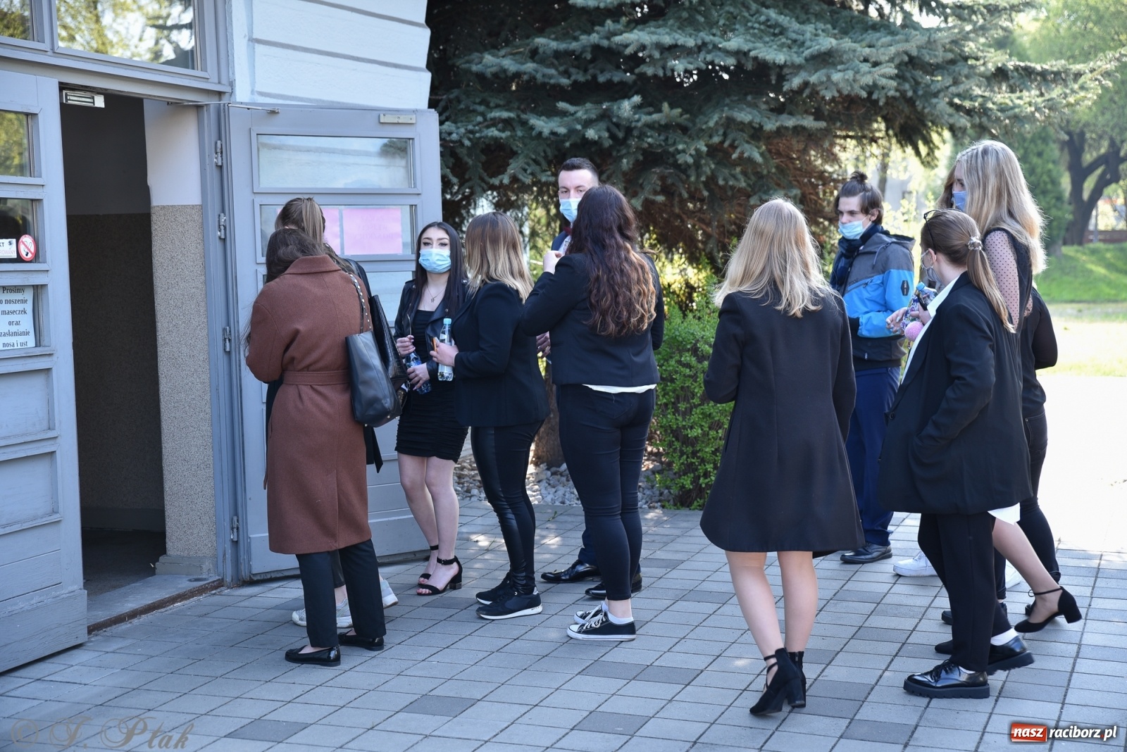 Zdjęcie w galerii na portalu naszraciborz.pl: Ruszyły matury 2021. Lalka i Ziemia Obiecana z języka polskiego wiadomości z regionu