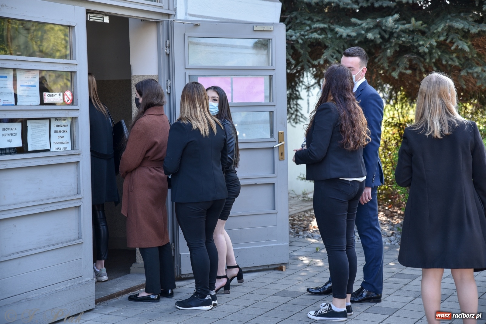 Zdjęcie w galerii na portalu naszraciborz.pl: Ruszyły matury 2021. Lalka i Ziemia Obiecana z języka polskiego wiadomości z regionu