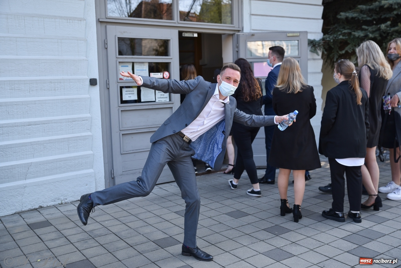 Zdjęcie w galerii na portalu naszraciborz.pl: Ruszyły matury 2021. Lalka i Ziemia Obiecana z języka polskiego wiadomości z regionu