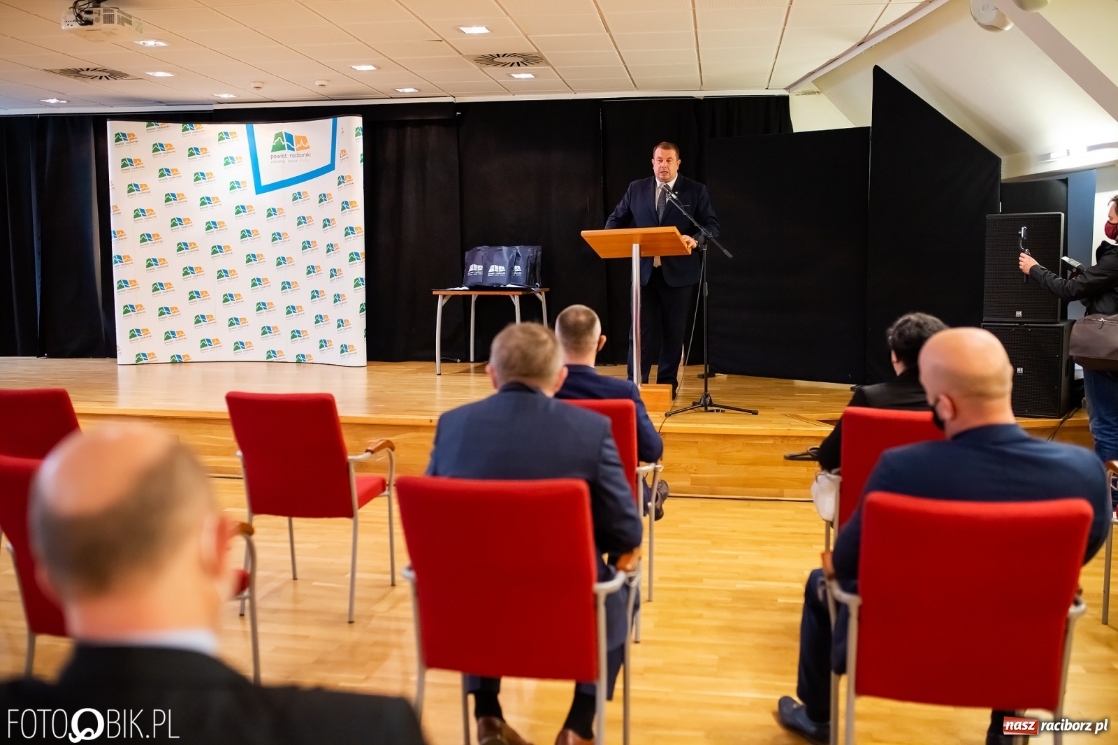 Zdjęcie w galerii na portalu naszraciborz.pl: Starosta wręczył na zamku nagrody dla działaczy i trenerów wiadomości z regionu