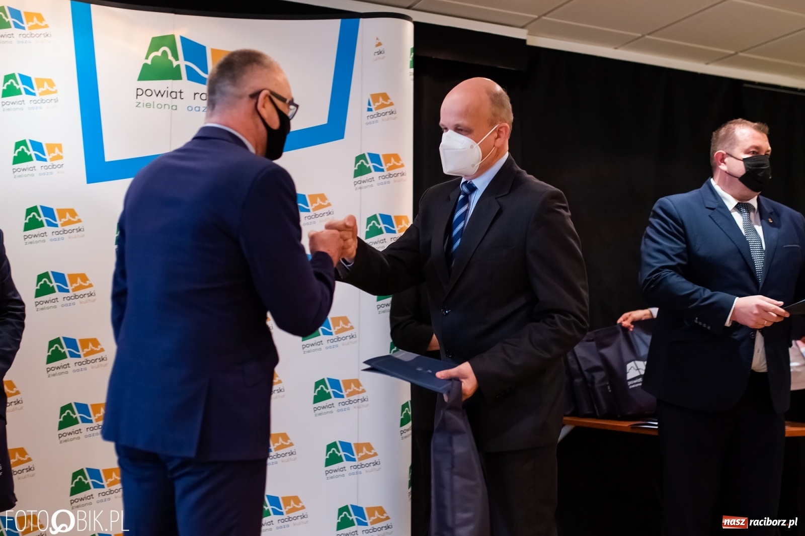 Zdjęcie w galerii na portalu naszraciborz.pl: Starosta wręczył na zamku nagrody dla działaczy i trenerów wiadomości z regionu