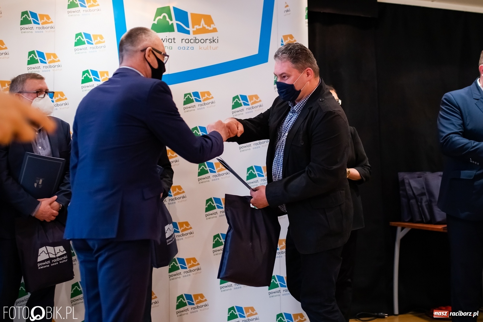 Zdjęcie w galerii na portalu naszraciborz.pl: Starosta wręczył na zamku nagrody dla działaczy i trenerów wiadomości z regionu