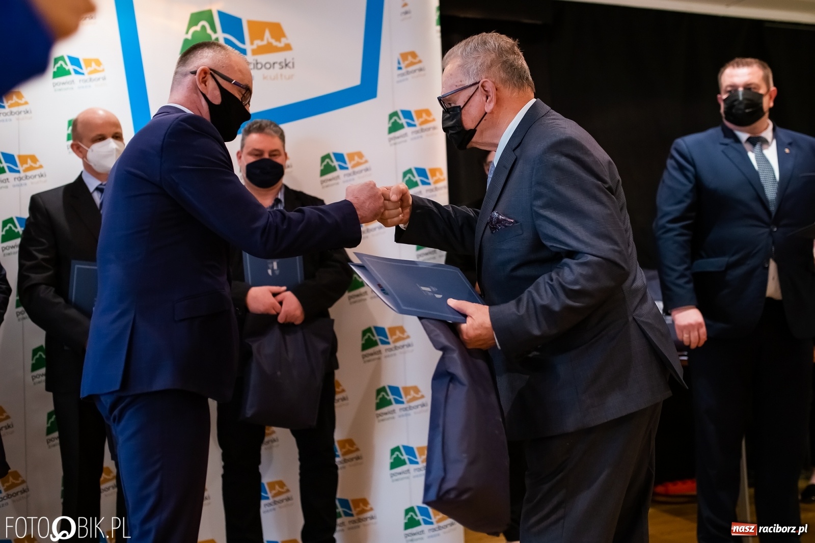 Zdjęcie w galerii na portalu naszraciborz.pl: Starosta wręczył na zamku nagrody dla działaczy i trenerów wiadomości z regionu