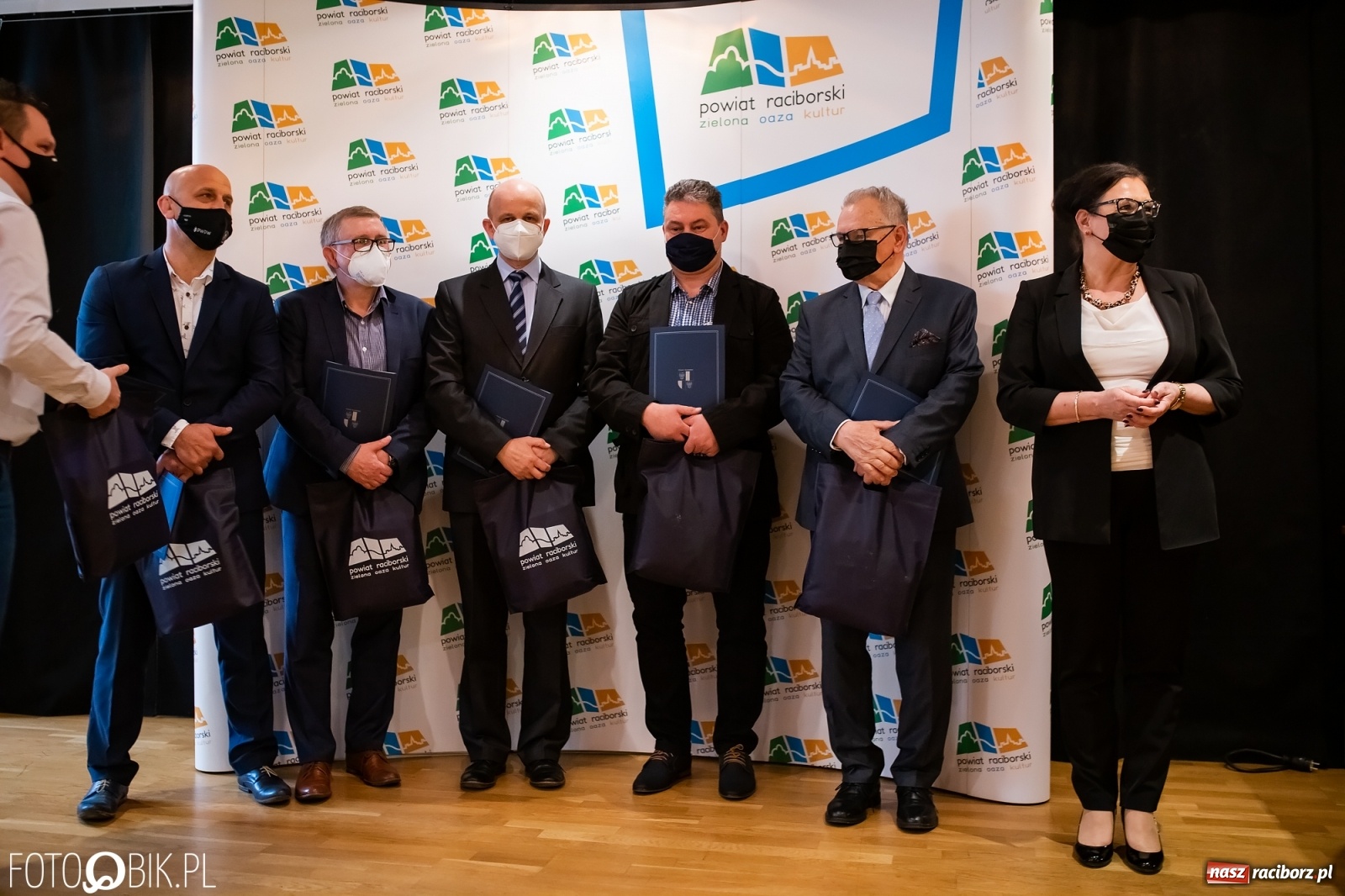 Zdjęcie w galerii na portalu naszraciborz.pl: Starosta wręczył na zamku nagrody dla działaczy i trenerów wiadomości z regionu