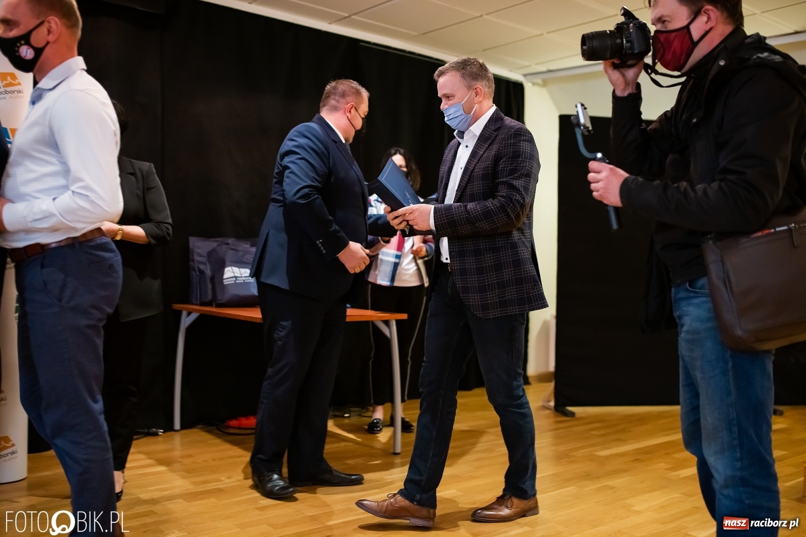 Zdjęcie w galerii na portalu naszraciborz.pl: Starosta wręczył na zamku nagrody dla działaczy i trenerów wiadomości z regionu