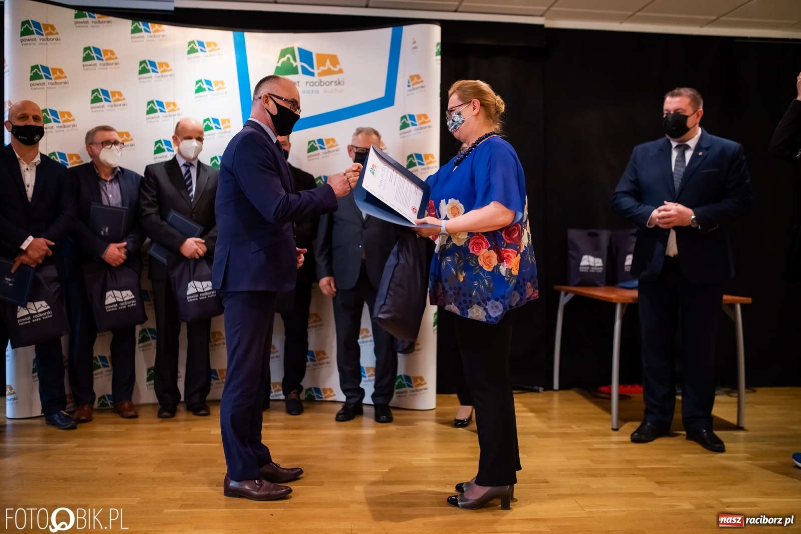 Zdjęcie w galerii na portalu naszraciborz.pl: Starosta wręczył na zamku nagrody dla działaczy i trenerów wiadomości z regionu