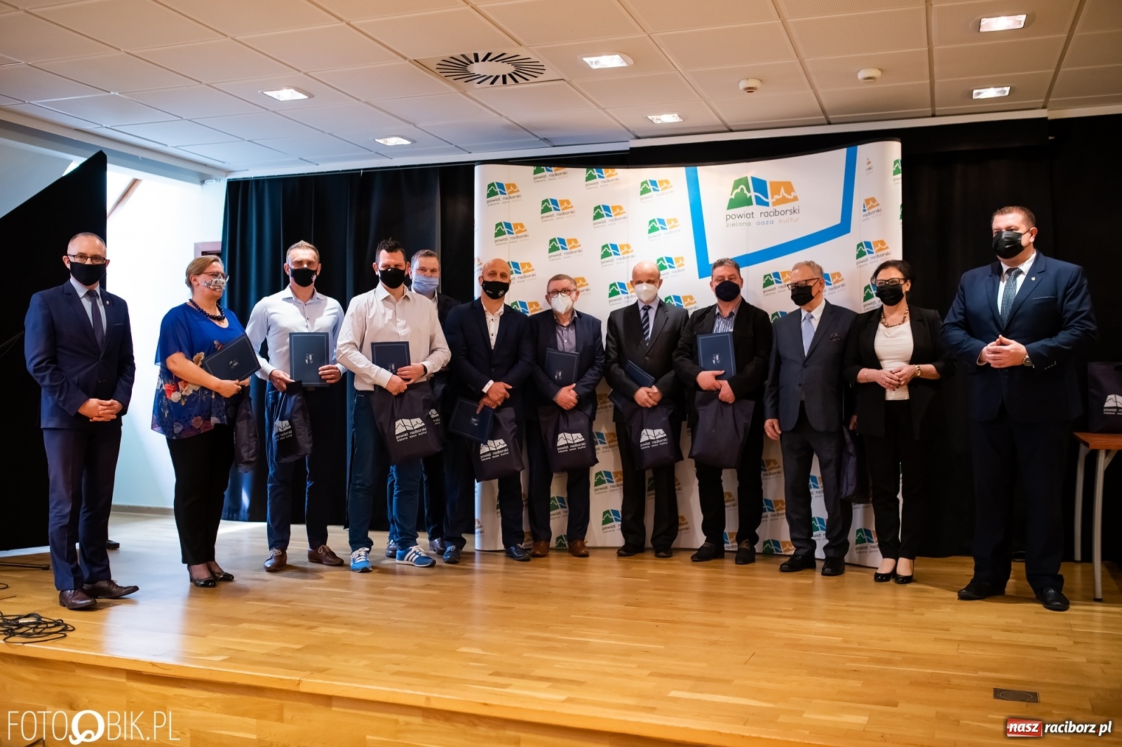 Zdjęcie w galerii na portalu naszraciborz.pl: Starosta wręczył na zamku nagrody dla działaczy i trenerów wiadomości z regionu