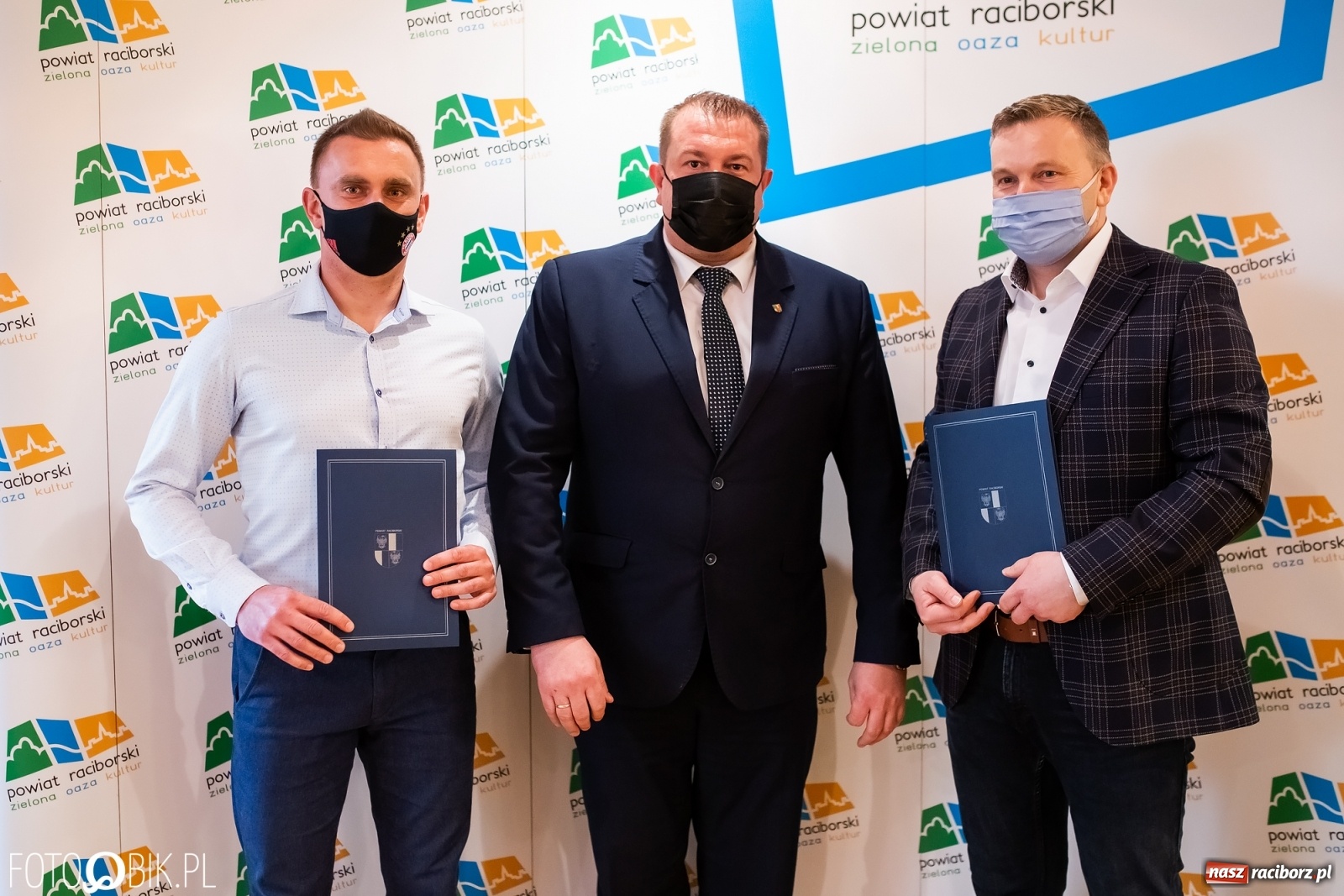 Zdjęcie w galerii na portalu naszraciborz.pl: Starosta wręczył na zamku nagrody dla działaczy i trenerów wiadomości z regionu