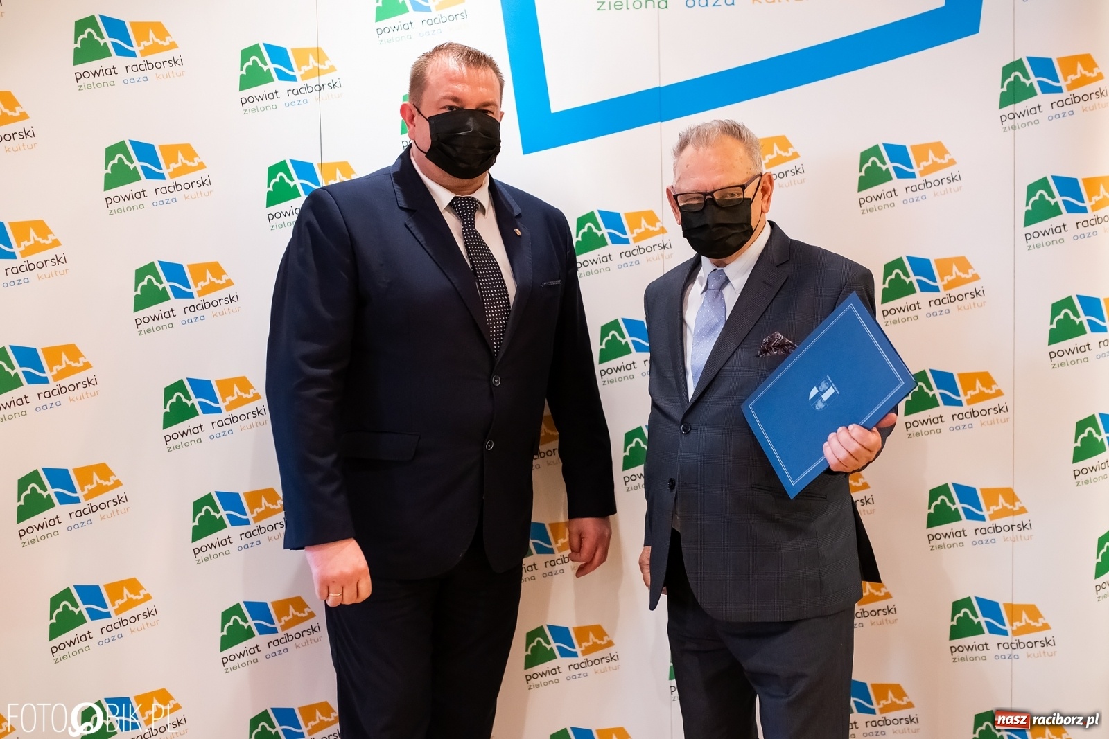 Zdjęcie w galerii na portalu naszraciborz.pl: Starosta wręczył na zamku nagrody dla działaczy i trenerów wiadomości z regionu