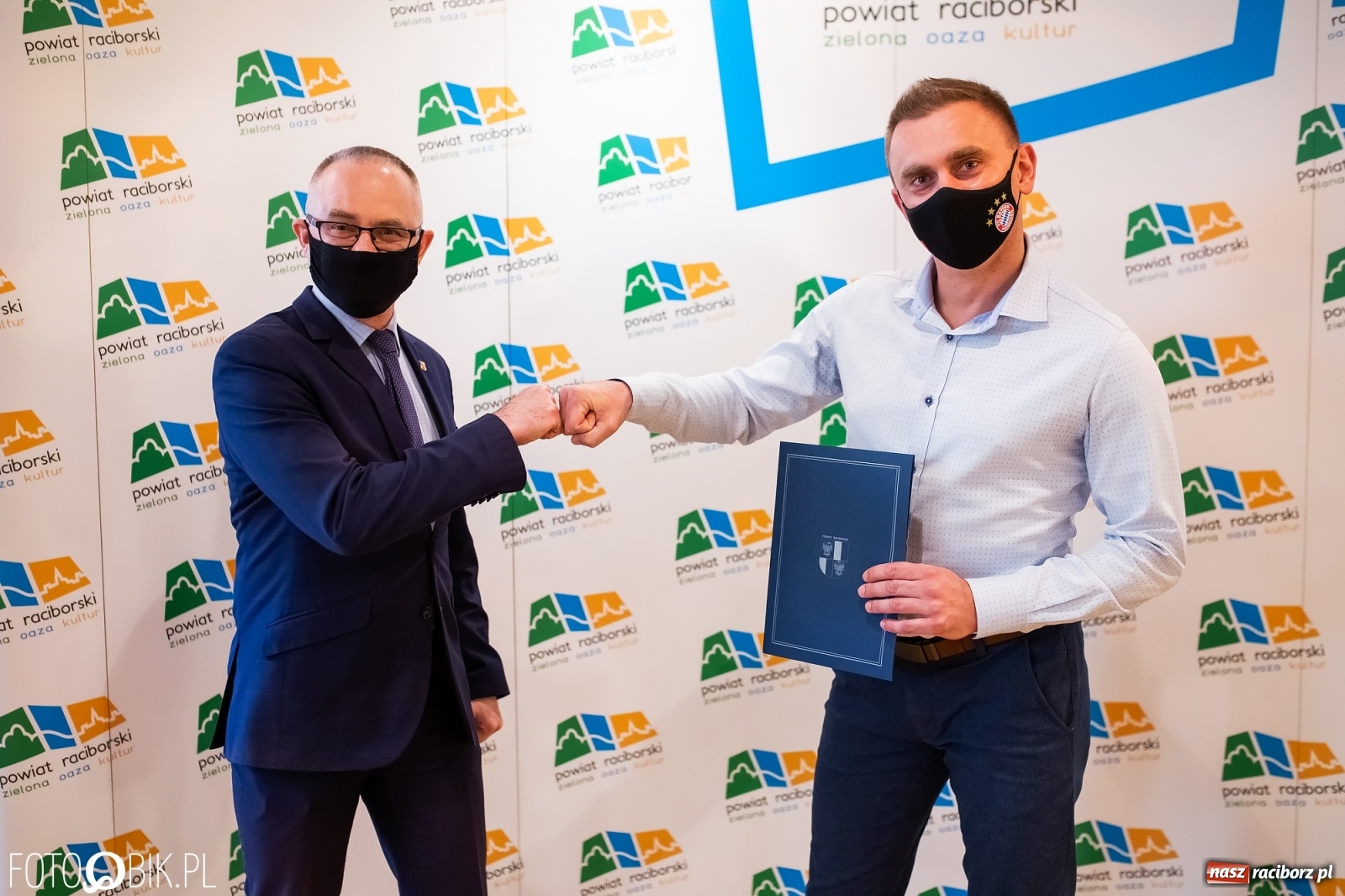 Zdjęcie w galerii na portalu naszraciborz.pl: Starosta wręczył na zamku nagrody dla działaczy i trenerów wiadomości z regionu