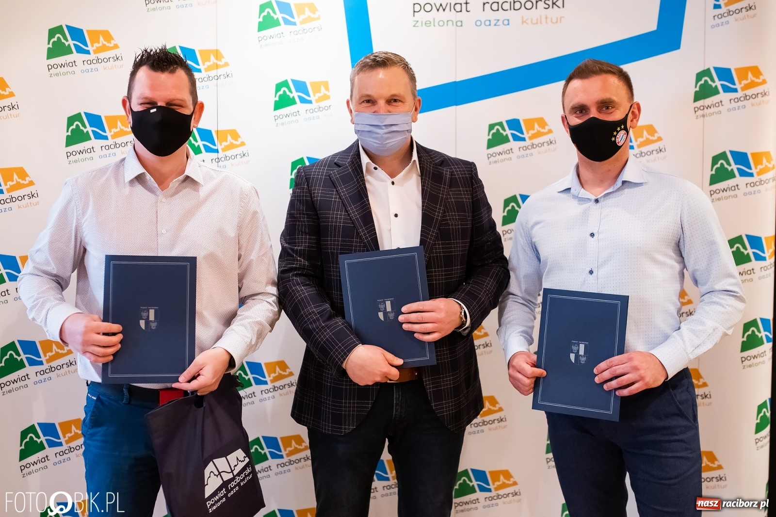 Zdjęcie w galerii na portalu naszraciborz.pl: Starosta wręczył na zamku nagrody dla działaczy i trenerów wiadomości z regionu