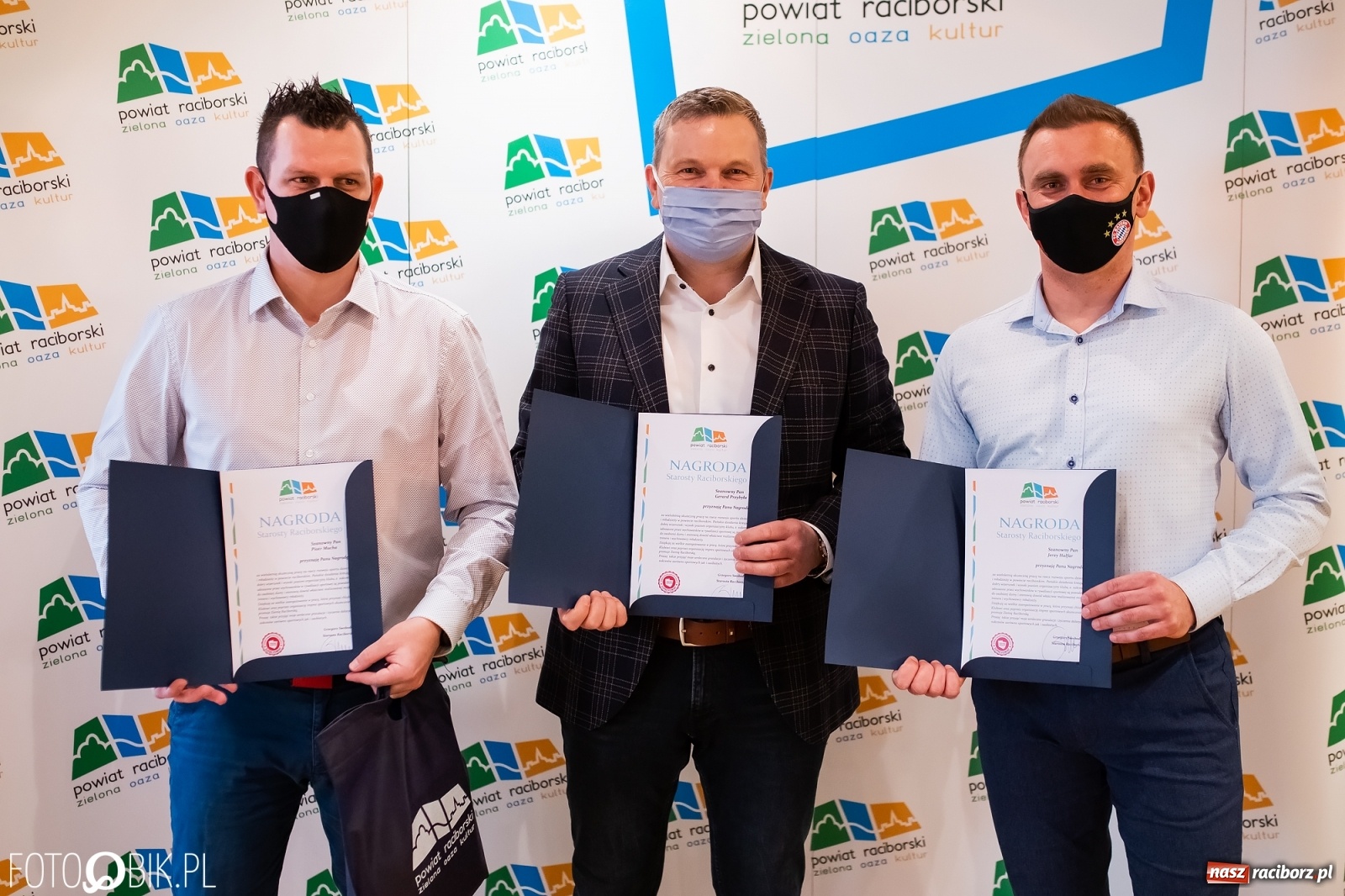 Zdjęcie w galerii na portalu naszraciborz.pl: Starosta wręczył na zamku nagrody dla działaczy i trenerów wiadomości z regionu