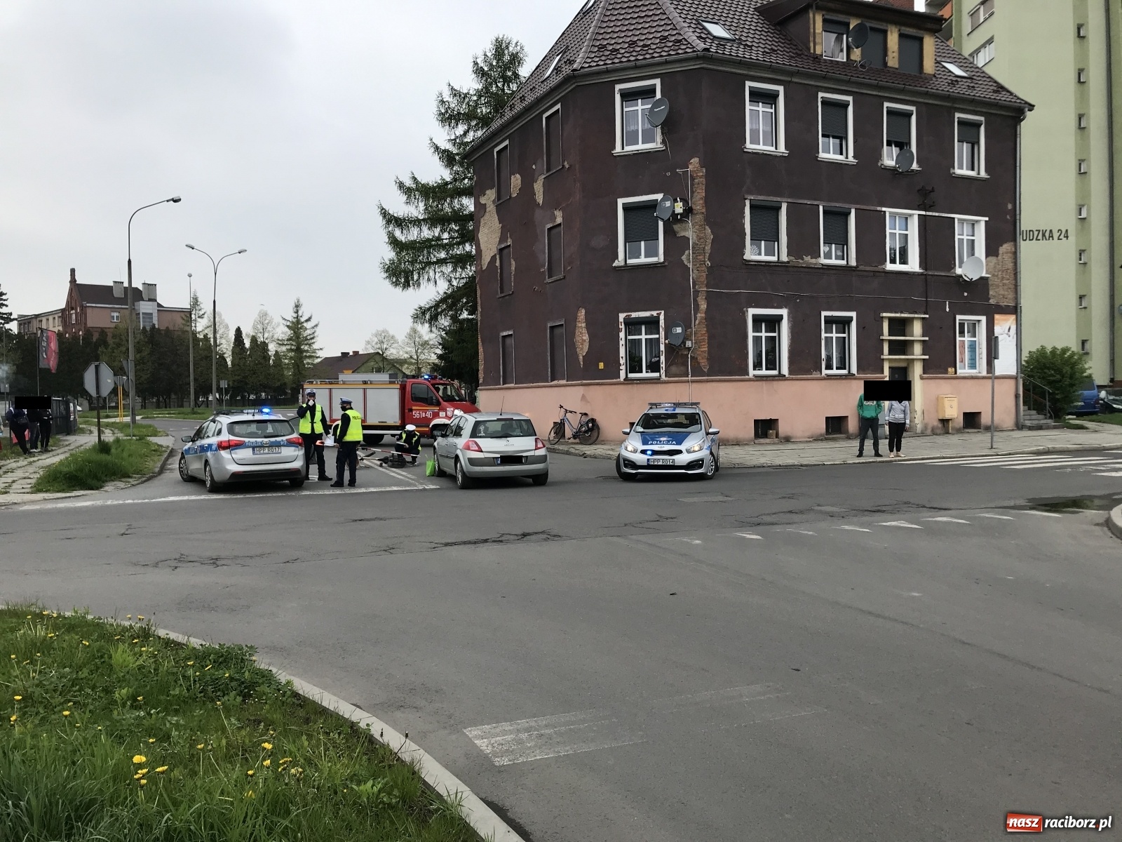 Zdjęcie w galerii na portalu naszraciborz.pl: Wypadek na Rudzkiej. 62-letnia rowerzystka w szpitalu wiadomości z regionu