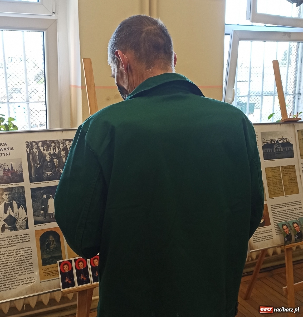 Zdjęcie w galerii na portalu naszraciborz.pl: W raciborskim więzieniu powstała wystawa poświęcona bł. ks. Richardowi Henkesowi  wiadomości z regionu
