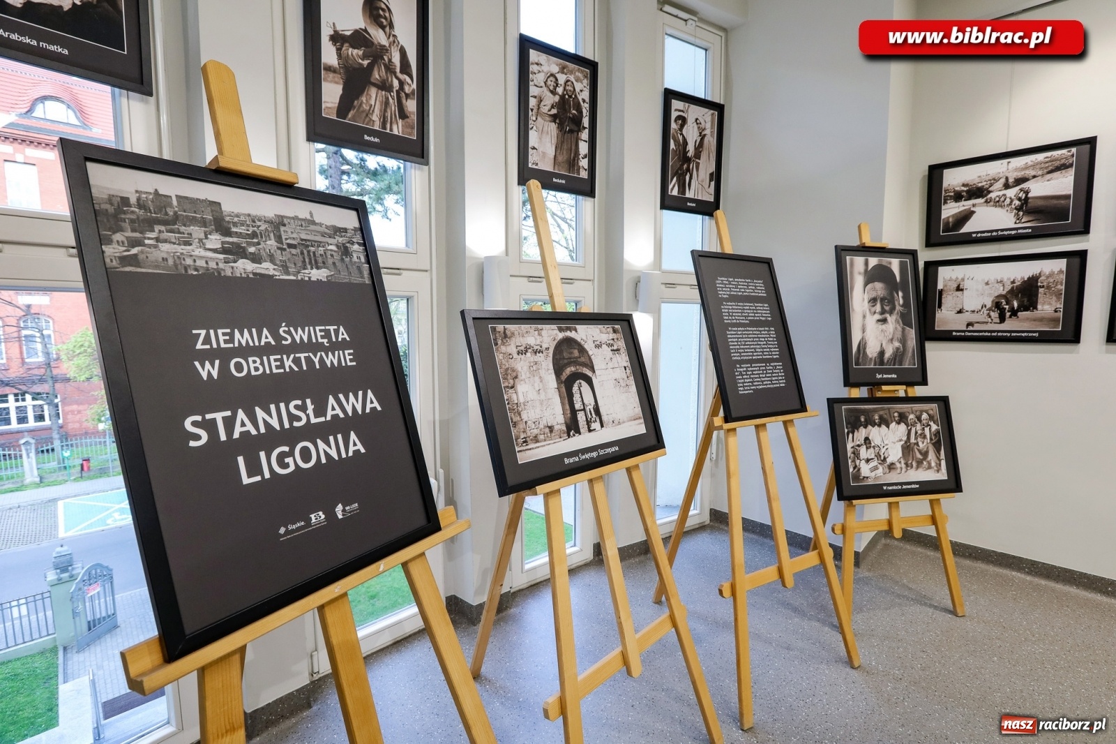 Zdjęcie w galerii na portalu naszraciborz.pl: Ziemia Święta w perspektywie Stanisława Ligonia. Wystawa w bibliotece wiadomości z regionu