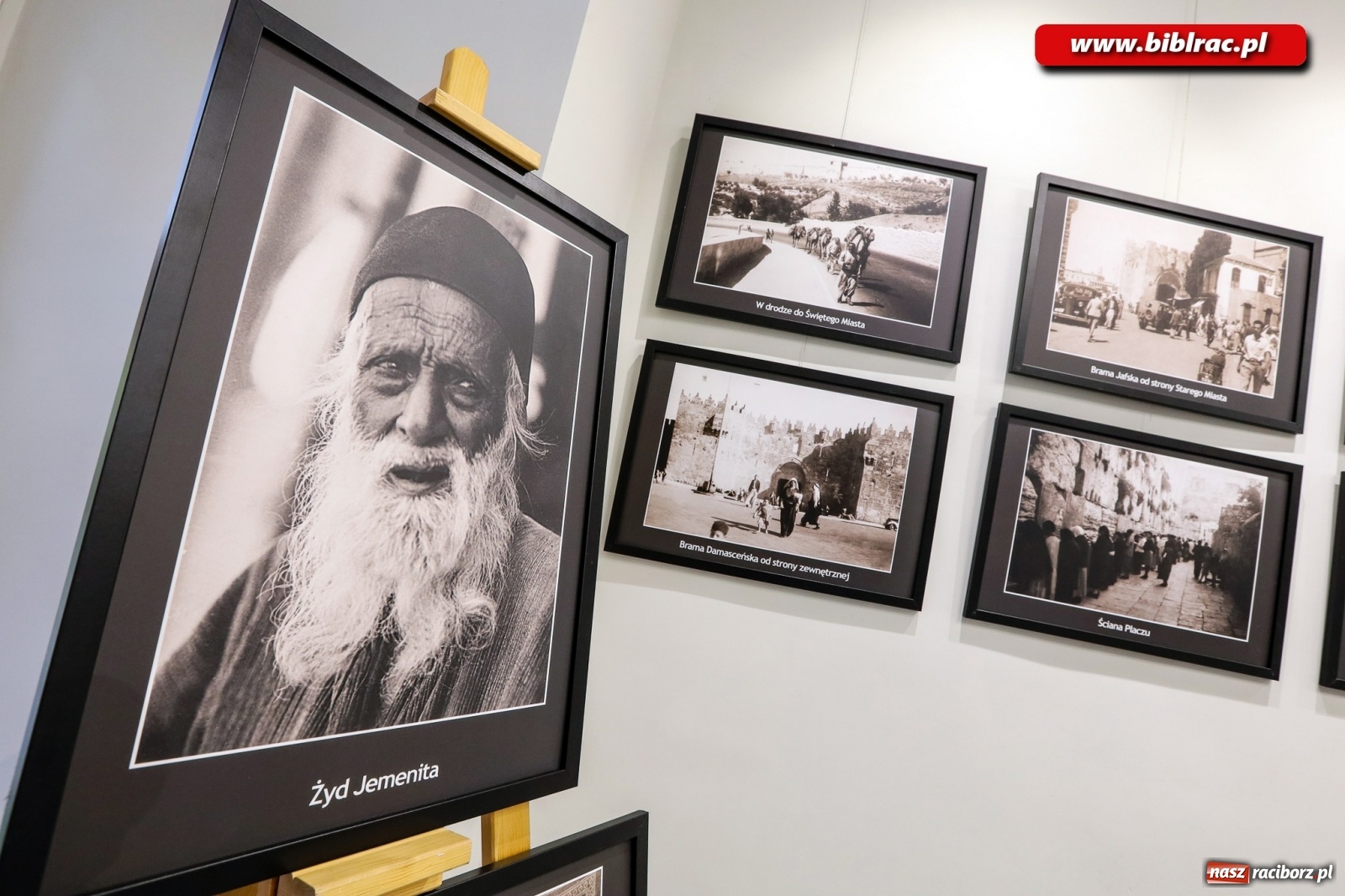 Zdjęcie w galerii na portalu naszraciborz.pl: Ziemia Święta w perspektywie Stanisława Ligonia. Wystawa w bibliotece wiadomości z regionu