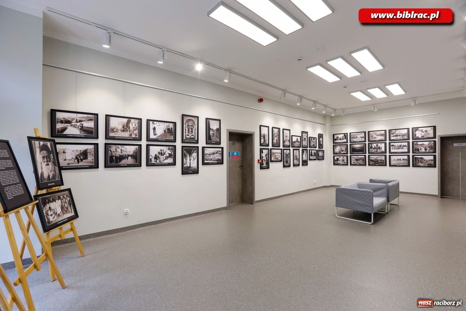Zdjęcie w galerii na portalu naszraciborz.pl: Ziemia Święta w perspektywie Stanisława Ligonia. Wystawa w bibliotece wiadomości z regionu