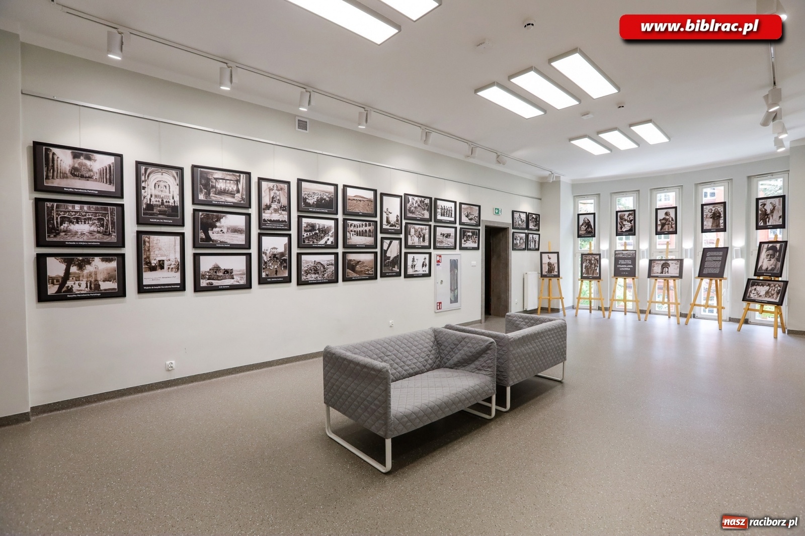 Zdjęcie w galerii na portalu naszraciborz.pl: Ziemia Święta w perspektywie Stanisława Ligonia. Wystawa w bibliotece wiadomości z regionu