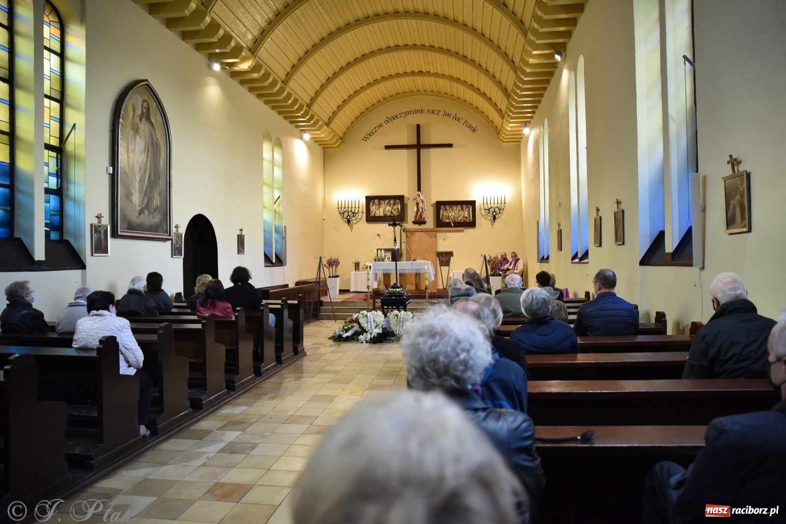 Zdjęcie w galerii na portalu naszraciborz.pl: Ostatnie pożegnanie doktora Stanisława Morawca [FOTO] wiadomości z regionu