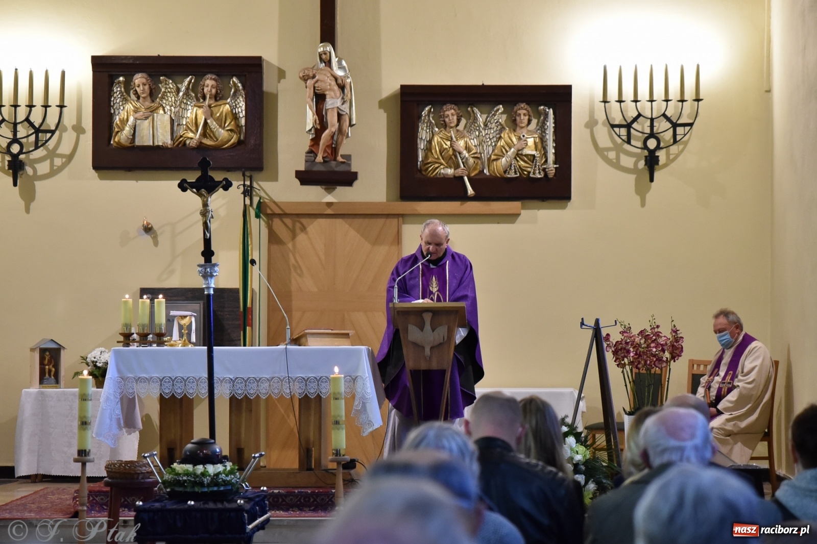 Zdjęcie w galerii na portalu naszraciborz.pl: Ostatnie pożegnanie doktora Stanisława Morawca [FOTO] wiadomości z regionu