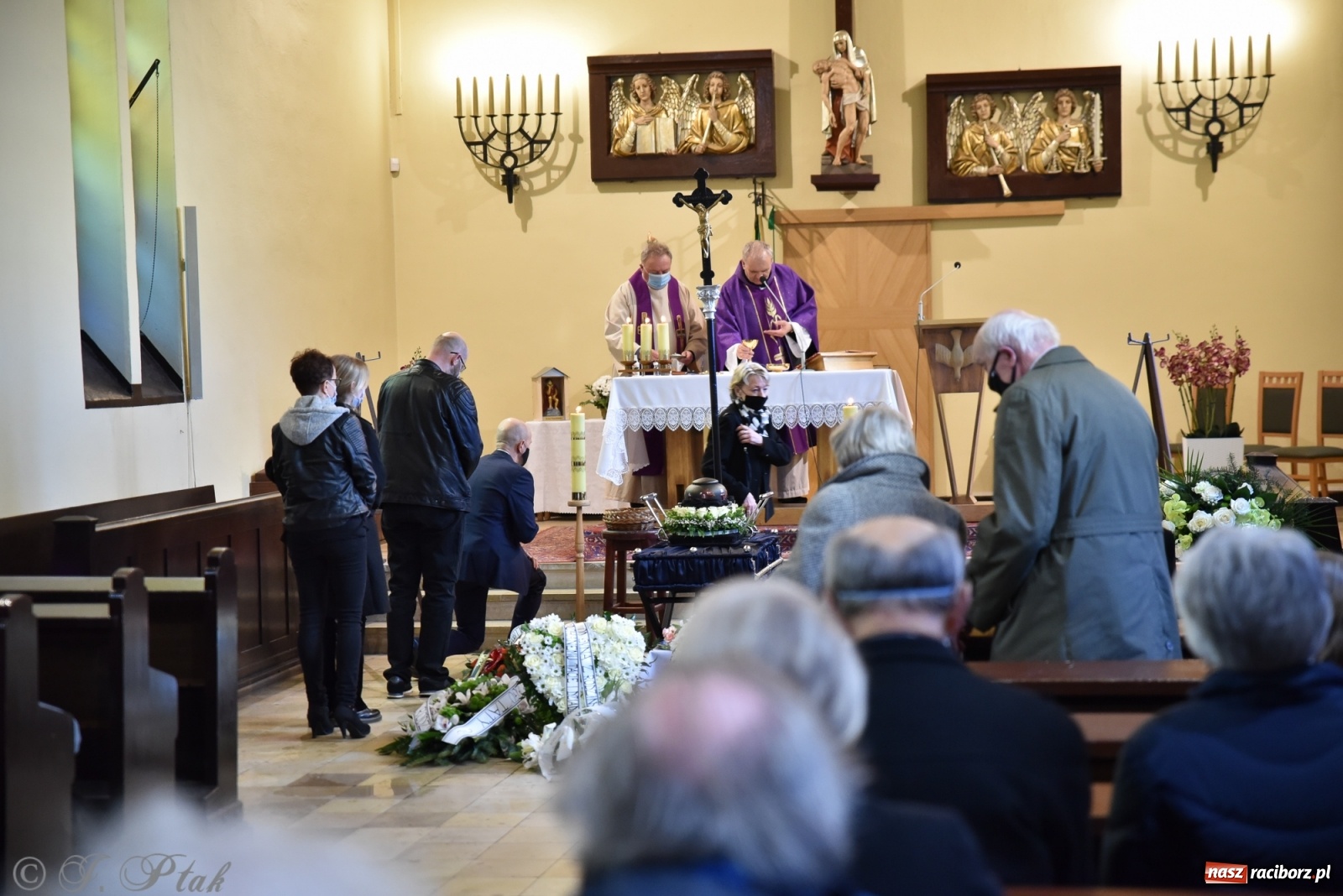 Zdjęcie w galerii na portalu naszraciborz.pl: Ostatnie pożegnanie doktora Stanisława Morawca [FOTO] wiadomości z regionu