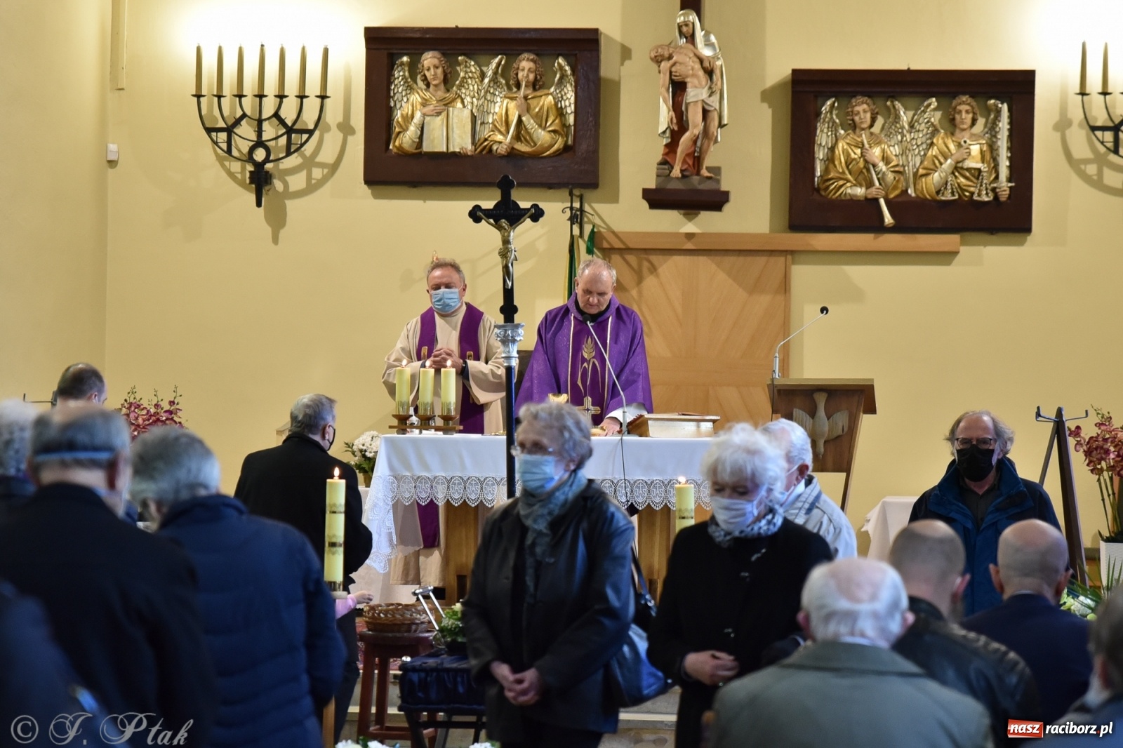 Zdjęcie w galerii na portalu naszraciborz.pl: Ostatnie pożegnanie doktora Stanisława Morawca [FOTO] wiadomości z regionu