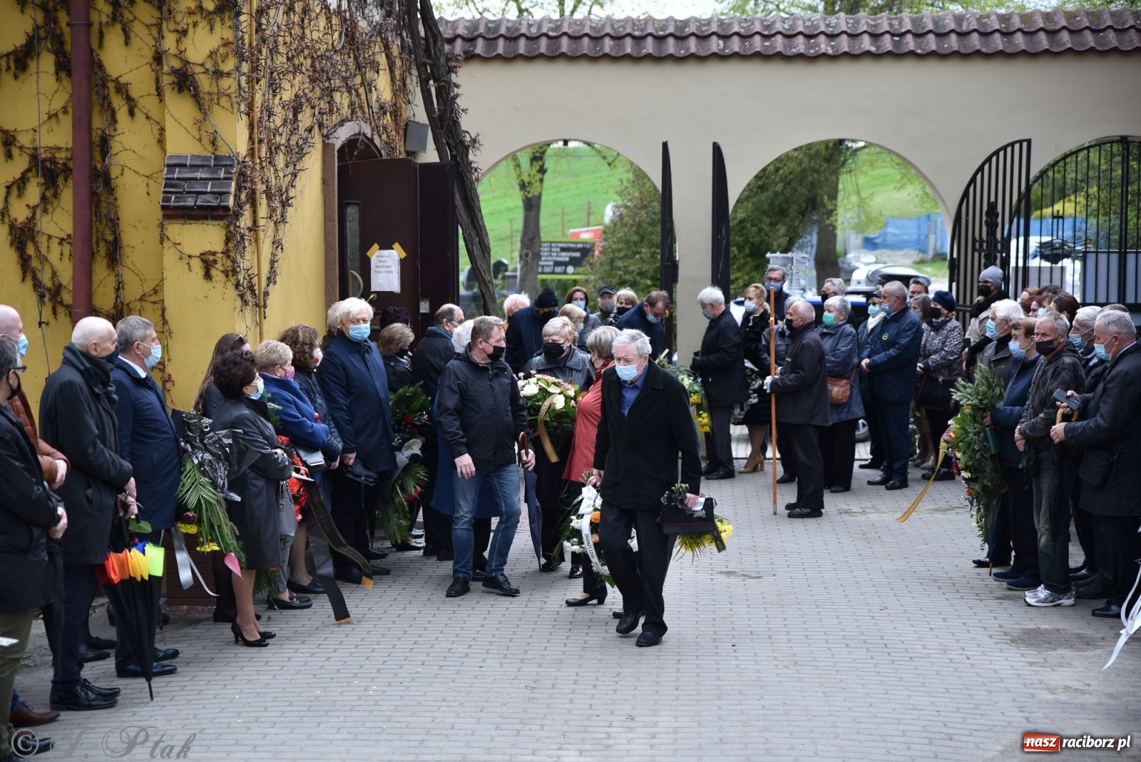 Zdjęcie w galerii na portalu naszraciborz.pl: Ostatnie pożegnanie doktora Stanisława Morawca [FOTO] wiadomości z regionu