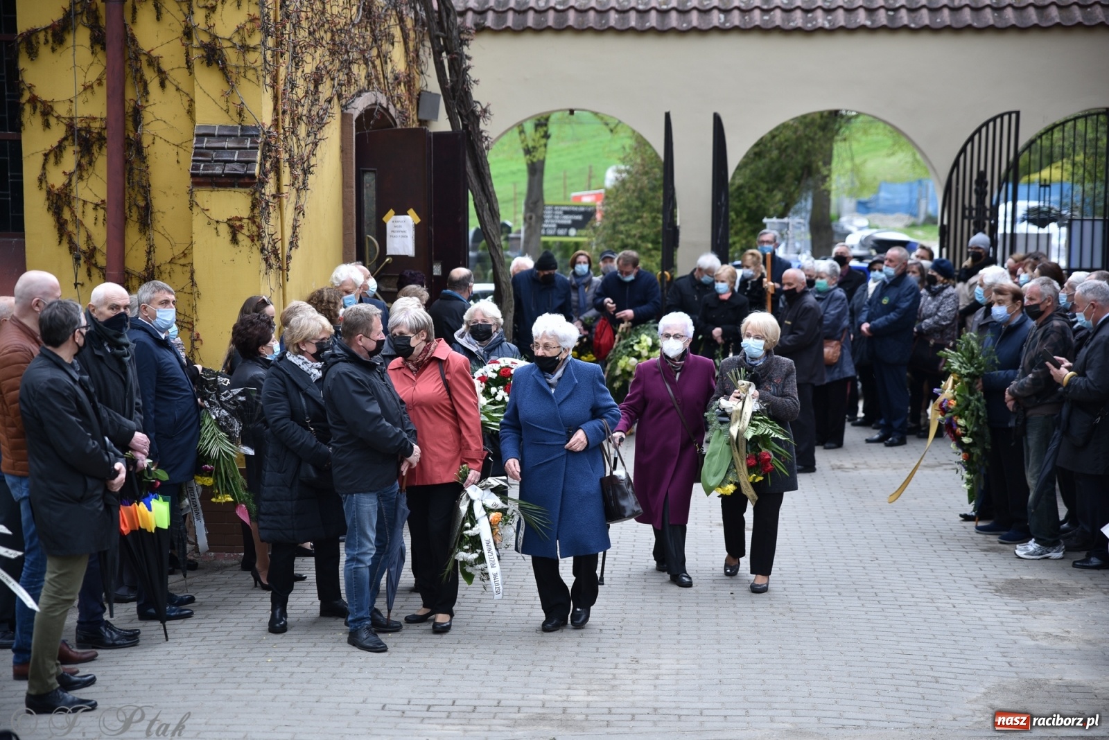Zdjęcie w galerii na portalu naszraciborz.pl: Ostatnie pożegnanie doktora Stanisława Morawca [FOTO] wiadomości z regionu