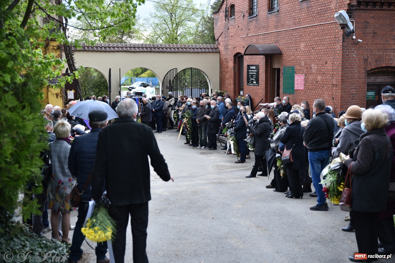 Zdjęcie w galerii na portalu naszraciborz.pl: Ostatnie pożegnanie doktora Stanisława Morawca [FOTO] wiadomości z regionu